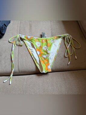 Triangl green floral bikini bottoms Womens Size Medium